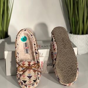 women’s size 8 moccasin slippers